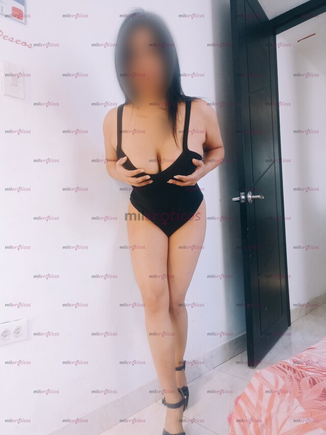 FOTOS DE CHICA HERMOSA CON ESPECTACULARES CURVAS... DANIELA TE ESPERA