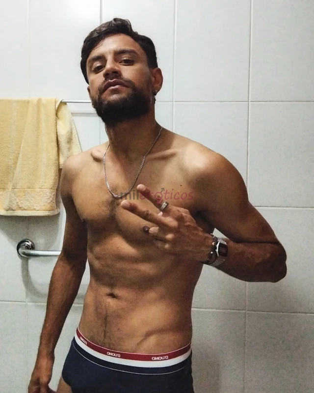 Sou o rafa tenho 20 anos 1 70 de altura 20 cm de rola peso 67 k bastante safado demoro a gozar e gozo farto a minha pica e bem grossa e suculenta sou...