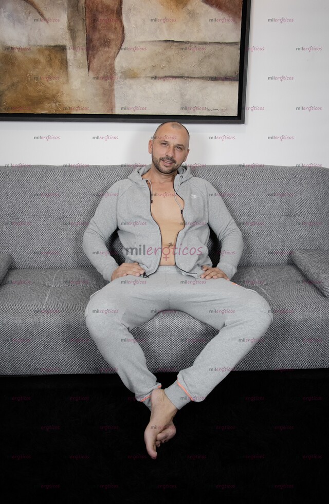 FOTOS DE IS MANOS FUERTES Y CUERPO MACIZO SON FUNDAMENTALES PARA ESE CACHONDO MASAJE QUE