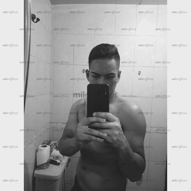 FOTOS DE JOVEN DOTADO DISPUESTO A SATISFACERTE Y PASARLA RICO