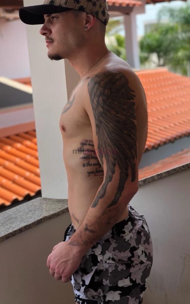 Ola me chamo apolo ferraz sou um acompanhante pra quem tem bom gosto e procura momentos inesqueciveis tenho 1 75 cm e 28 anos se quiser mais informaco...