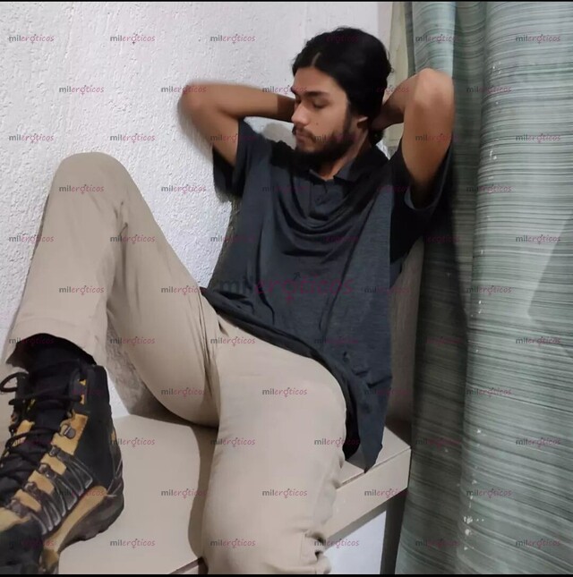 FOTOS DE JOVEN DE 22 AÑOS, ALTO, PELUDO, DELGADO Y DOTADO!