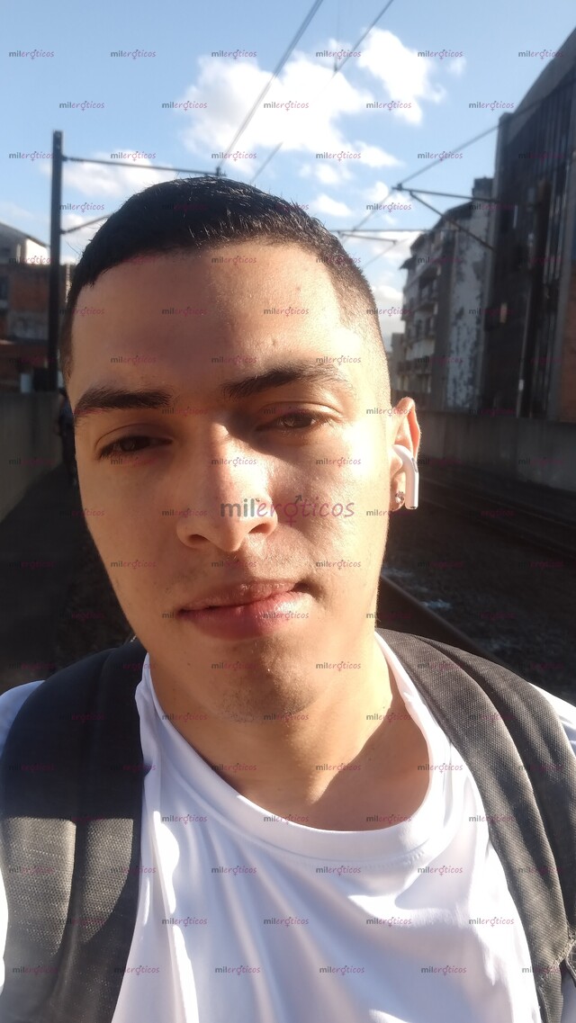 FOTOS DE ACTIVO DOTADO COMPLACIENTE POLLA GRUESA 20 CM DE PLACER JUGOSA