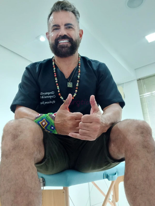 Sou massoterapeuta maos que doam amor trato a sua dor fisica e emocional amp trabalho tambem com depilacao intima esfoliacao corporal e limpeza de pel...