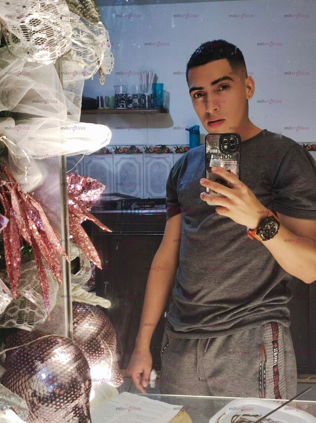 FOTOS DE ACTIVO DOTADO COMPLACIENTE POLLA GRUESA 20 CM DE PLACER JUGOSA