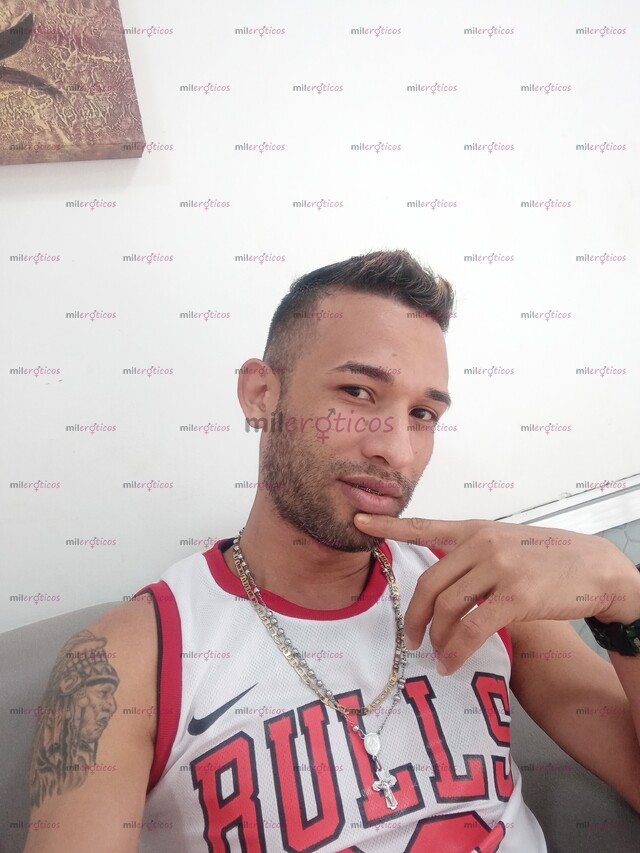 FOTOS DE MORENO DE 1.79 DE ESTATURA CON 22CM DE PLACER.