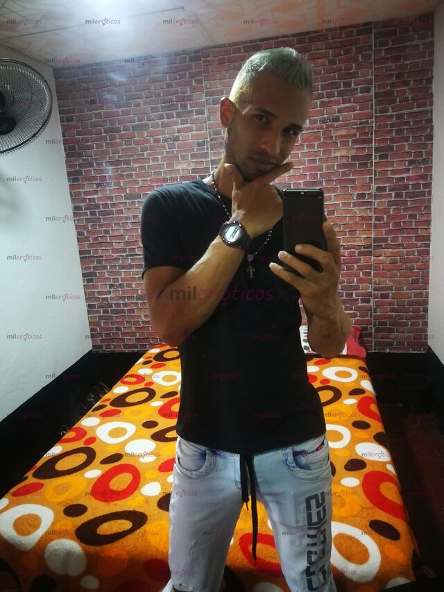 FOTOS DE MORENO DE 1.79 DE ESTATURA CON 22CM DE PLACER.