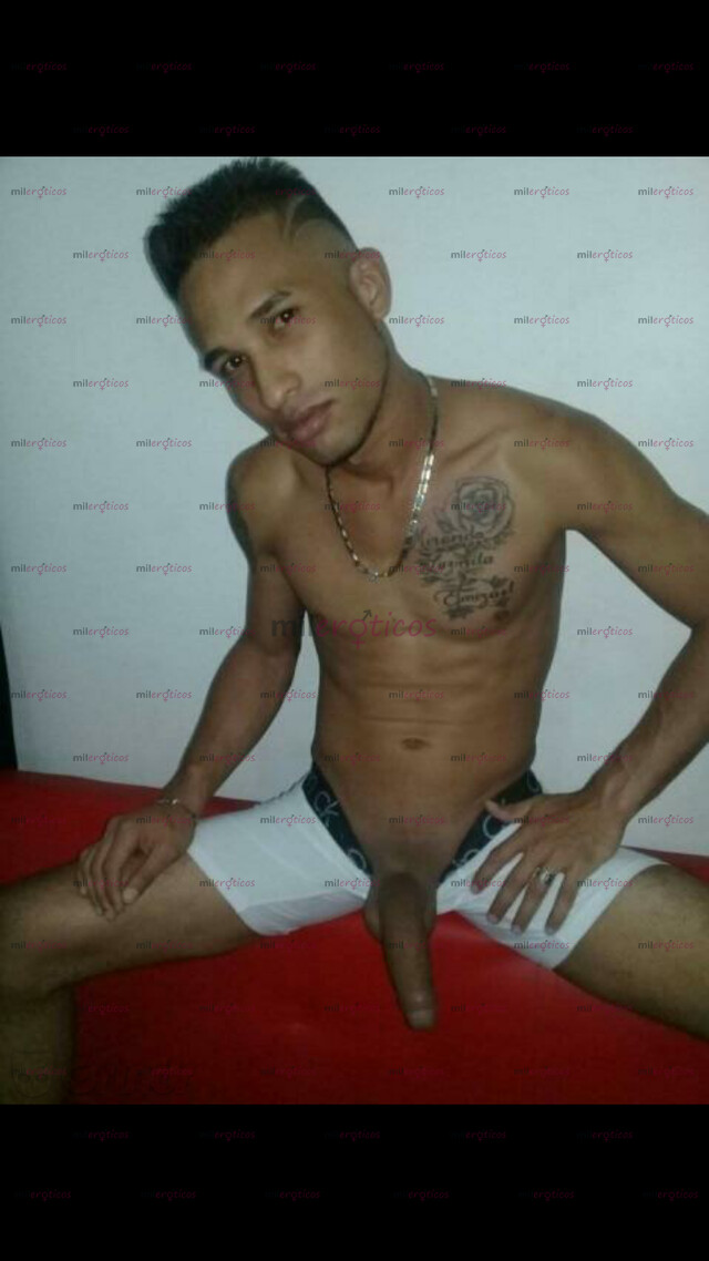 FOTOS DE MORENO DE 1.79 DE ESTATURA CON 22CM DE PLACER.