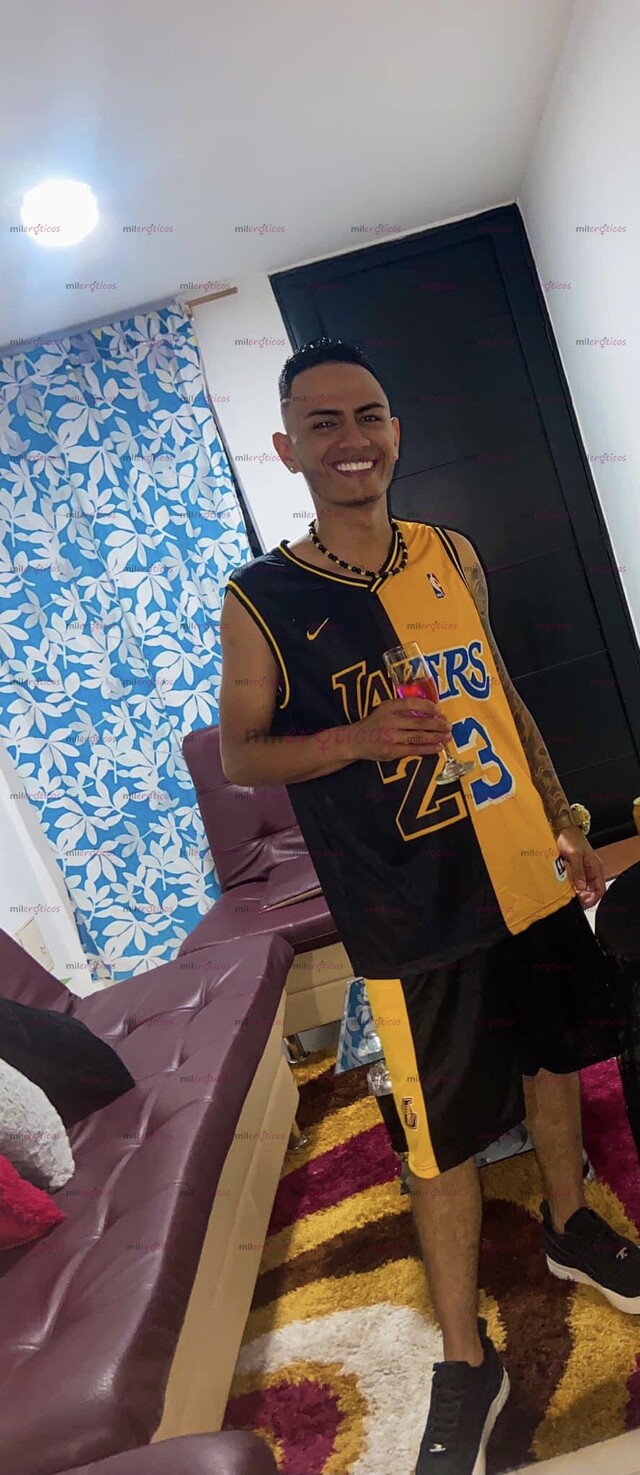 FOTOS DE JOVEN DE 25 AÑOS DE EDAD UNIVERSITARIO DISPUESTO A LO QUE SALGA