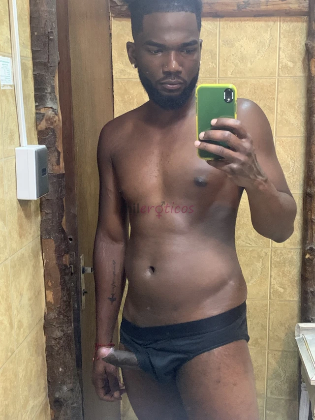 Hola nuevo por aqui negro de 24 anos morboso colombiano 188 de altura cuerpo atletico y muy muy caliente estare ofreciendo gran placer y satisfaccion...