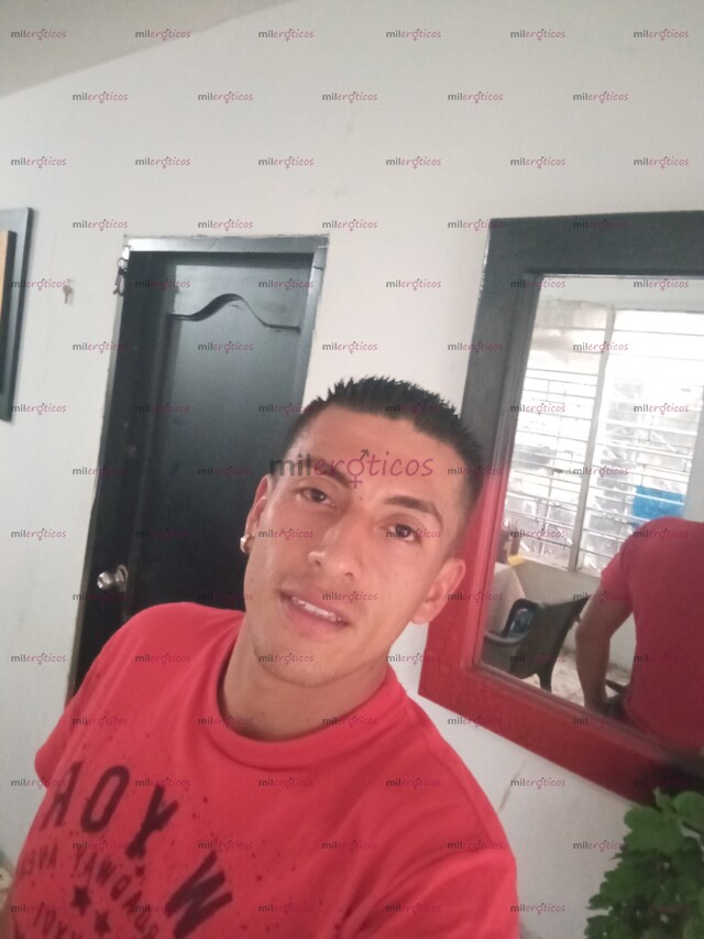 FOTOS DE ANDRÉS POLLO ARDIENTE HOT Y MUY COMPLACERTE