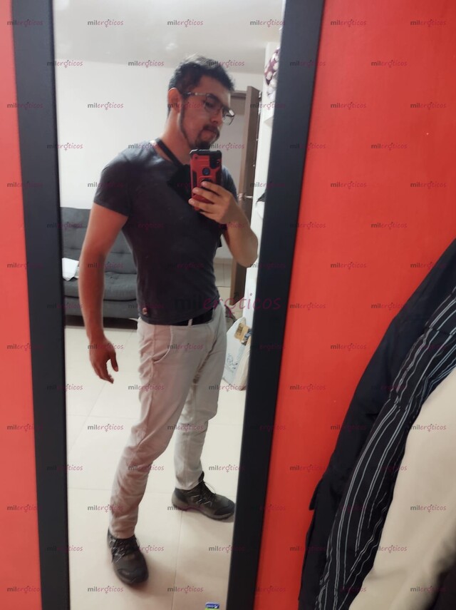 FOTOS DE JOVEN, ATLÉTICO Y VARONIL COMPLACIENTE. 25 AÑOS.