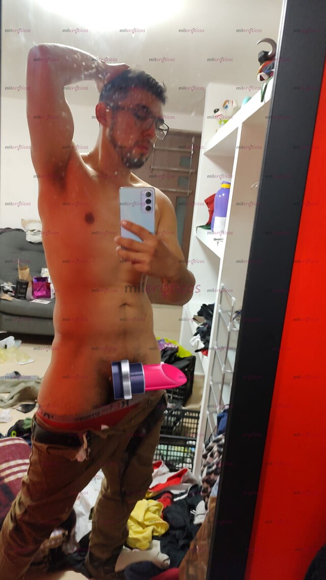 FOTOS DE JOVEN, ATLÉTICO Y VARONIL COMPLACIENTE. 25 AÑOS.