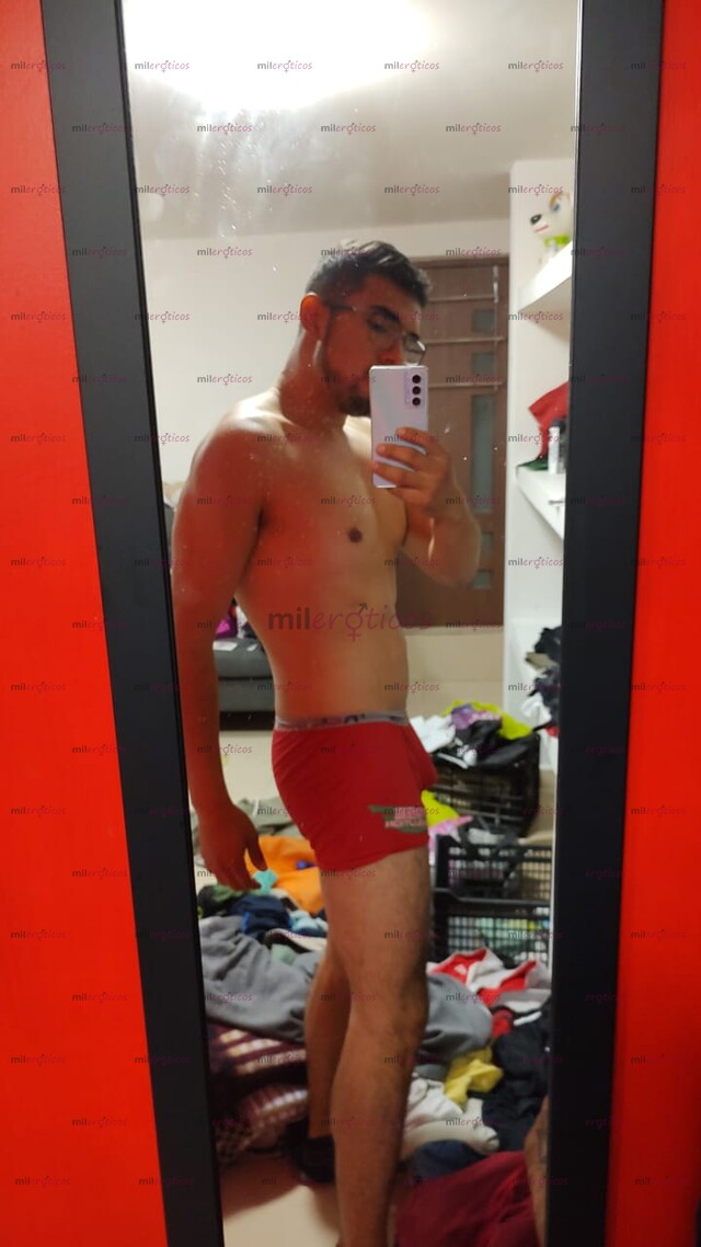 FOTOS DE JOVEN, ATLÉTICO Y VARONIL COMPLACIENTE. 25 AÑOS.