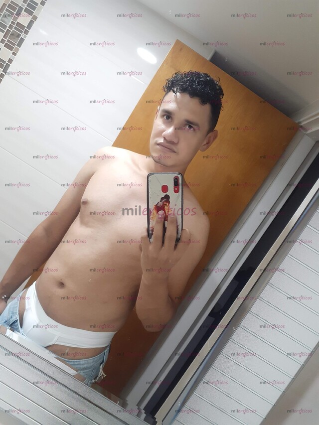 FOTOS DE DE PASO POR MEDELLIN JOVEN MUY ARRECHO Y FETICHISTA