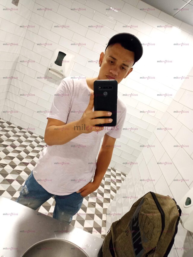 FOTOS DE DE PASO POR MEDELLIN JOVEN MUY ARRECHO Y FETICHISTA