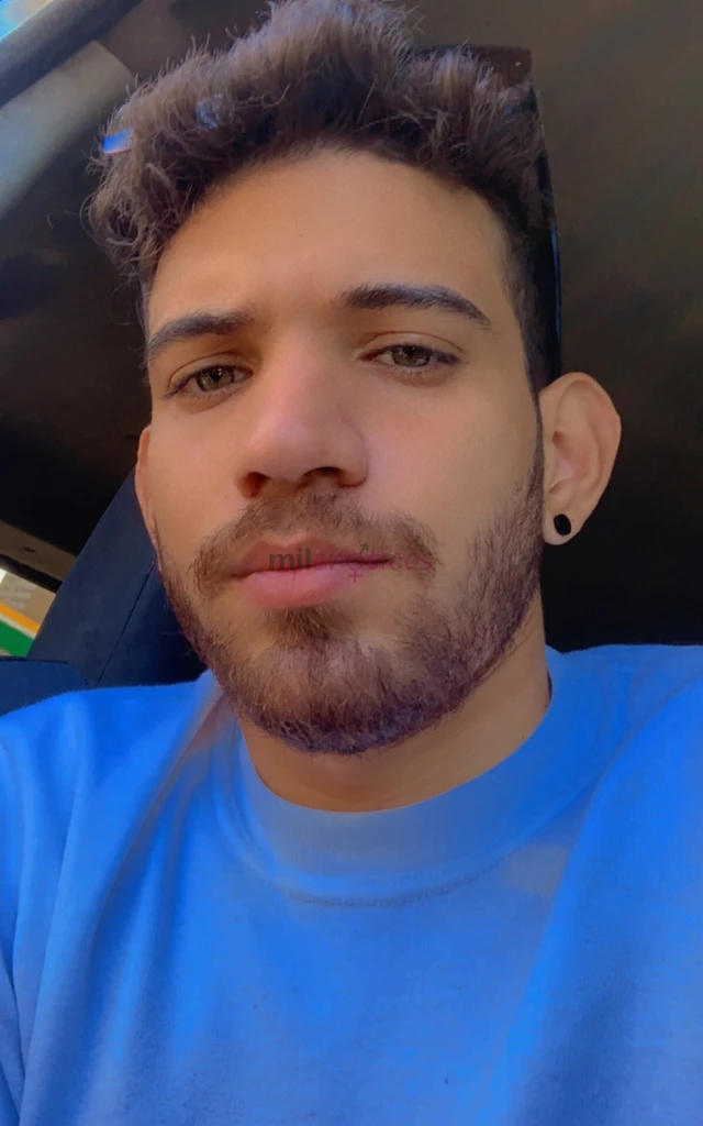 Hola tengo 24 anos soy delgado ojos claros mido 172 me encanta tener sexo dar compania complacer pasarla rico y que se sienta a gustas conmigo estoy d...