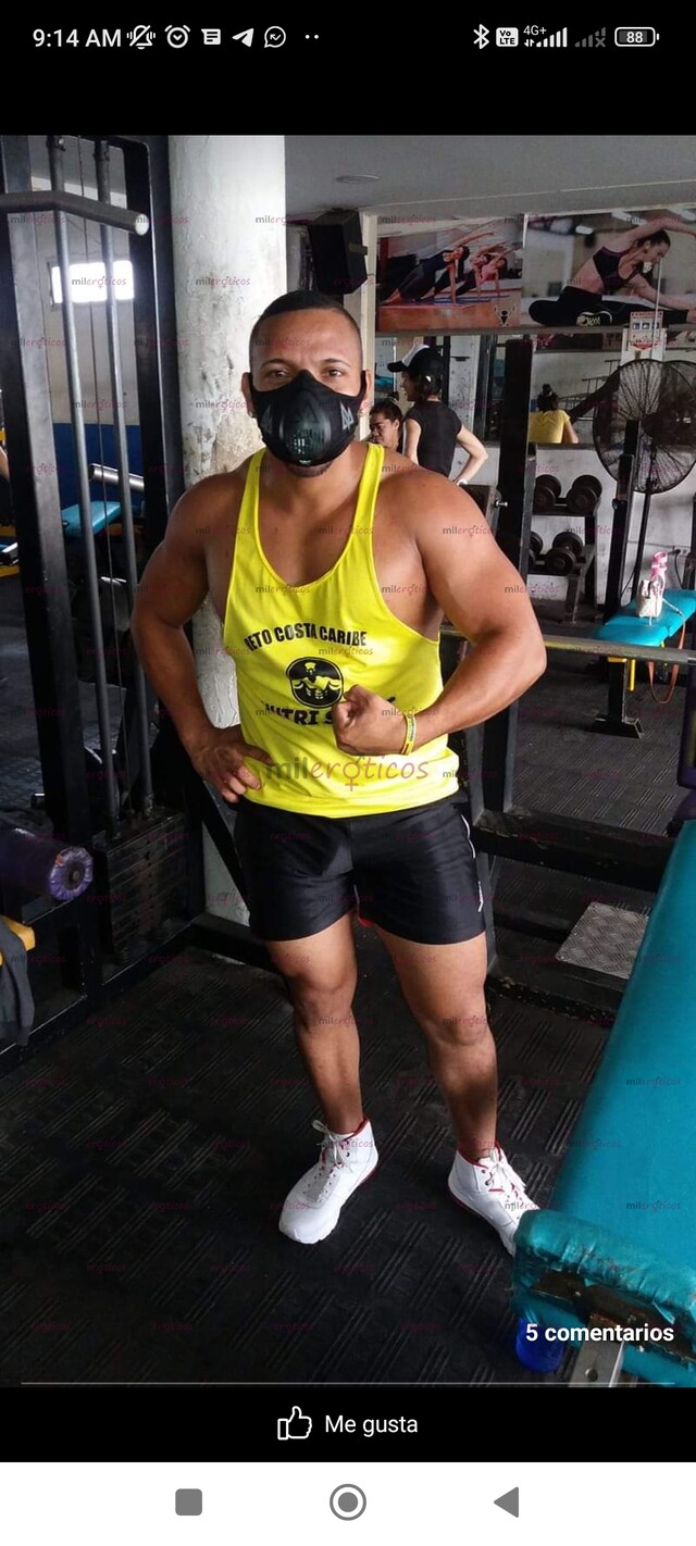 FOTOS DE MORENO CON BUENA DOTACIÓN RELAJACIÓN TOTAL