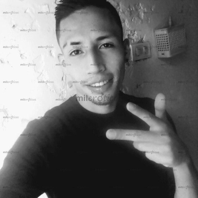 FOTOS DE FLACO PAISA SERIO CARGADO DE LECHE QUIERE SER MI PERRA