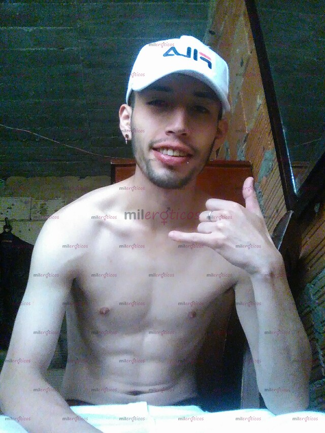 FOTOS DE FLACO PAISA SERIO CARGADO DE LECHE QUIERE SER MI PERRA