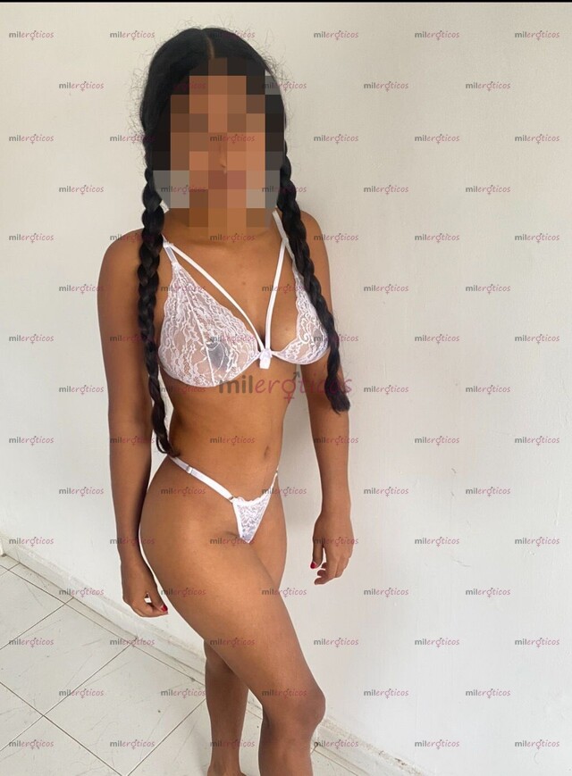 FOTOS DE ELIANA MORENITA APRETADITA Y SABROSA DE PASO