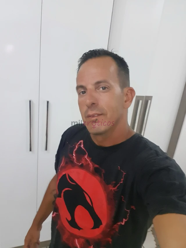 Ola prazer sou leonardo solteiro tenho 38 anos sou do tipo namorado educado amp simpatico amp sou acompanhante para mulheres dou preferencia para mulh...