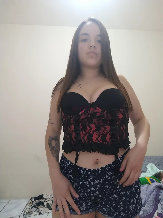 Ola meu nome e bruna tenho 22 anos tenho seios fartos e grandes bunda gostosa media buceta apertada venha se satisfazer e sair da rotina faco strip ma...