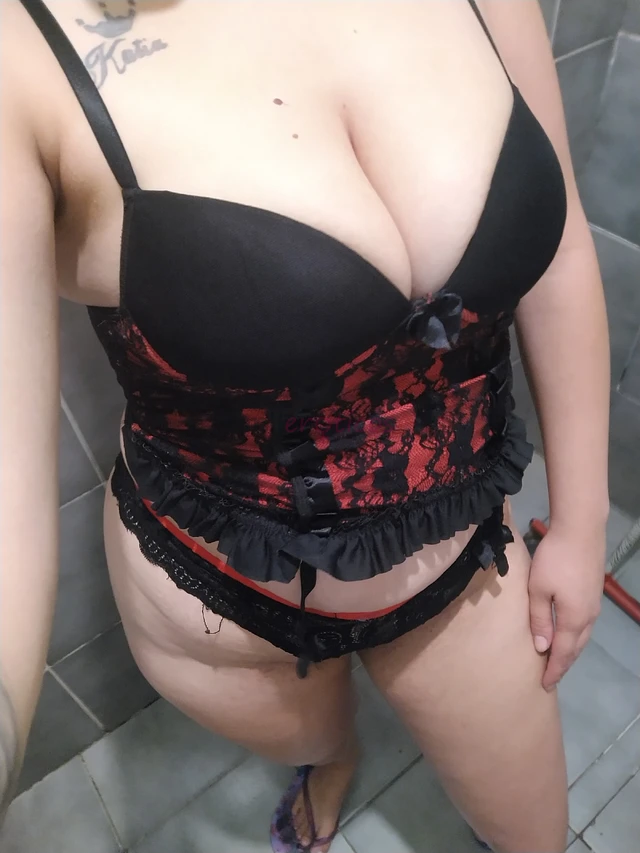 Ola meu nome e bruna tenho 22 anos tenho seios fartos e grandes bunda gostosa media buceta apertada venha se satisfazer e sair da rotina faco strip ma...