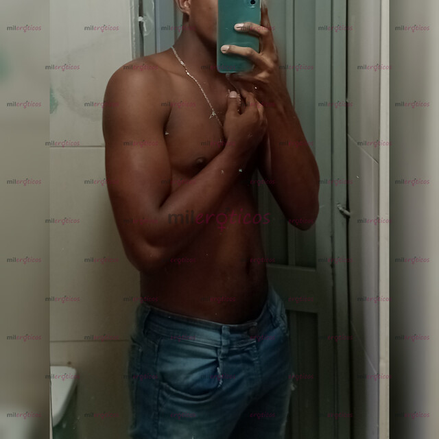 FOTOS DE JOVEN ATRACTIVO CON GANAS DE MUCHA DIVERSIÓN