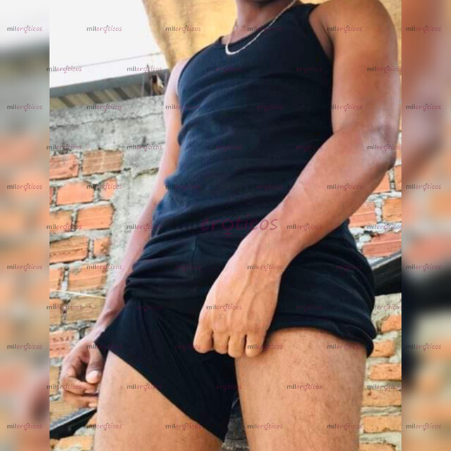 FOTOS DE JOVEN ATRACTIVO CON GANAS DE MUCHA DIVERSIÓN