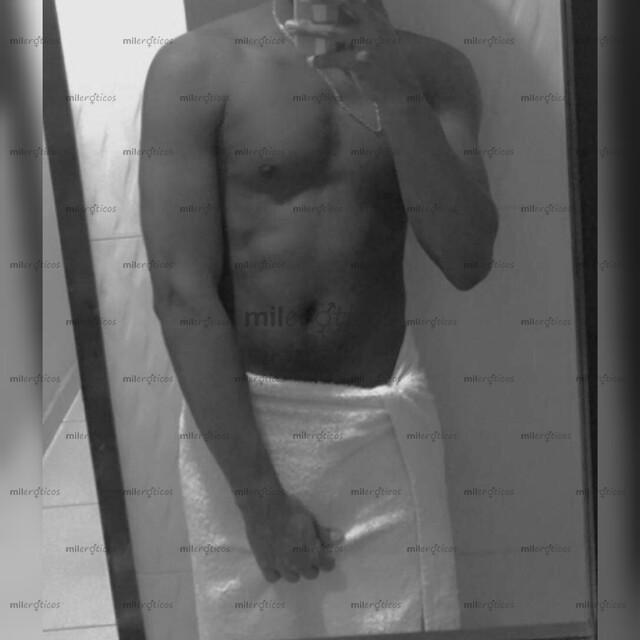 FOTOS DE JOVEN ATRACTIVO CON GANAS DE MUCHA DIVERSIÓN