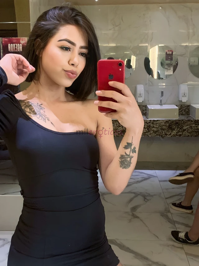 Ola amor sou a leticia acompanhante para homens e casais de bom gosto sou morena corpinho mignon cabelos escuros rostinho oriental boca carnuda lindo...