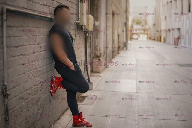 FOTOS DE FASCINANTE Y JOVEN GIGOLO VIP, HETEROSEXUAL DE BUEN CUERPO Y HERMOSO ROSTRO!!...
