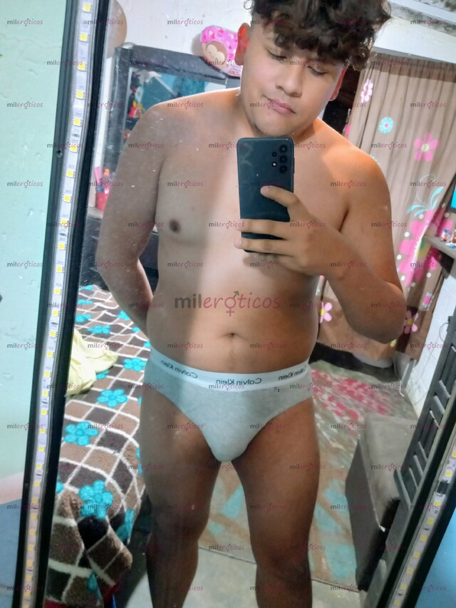 FOTOS DE CHAVO CALIENTE CON GANAS DE PASARLA RICO... CON LUGAR.