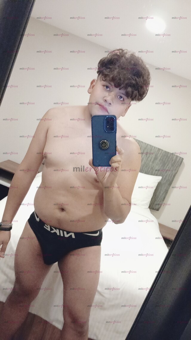 FOTOS DE CHAVO CALIENTE CON GANAS DE PASARLA RICO... CON LUGAR.