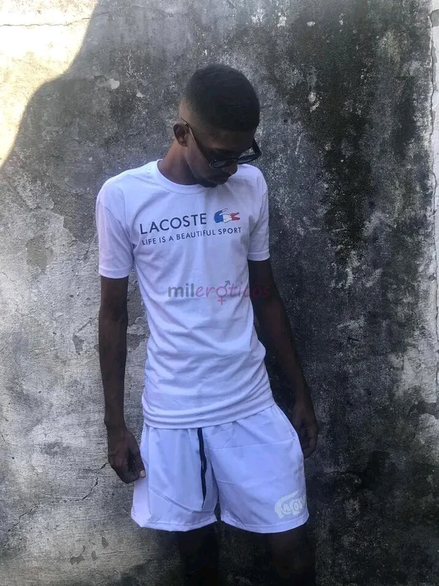 Satisfacao douglas 22 anos moreno alto cabelos preto atendo homens e casal tenho dot de 23 centimetros atendo na baixada centro do rio zona sul e zona...