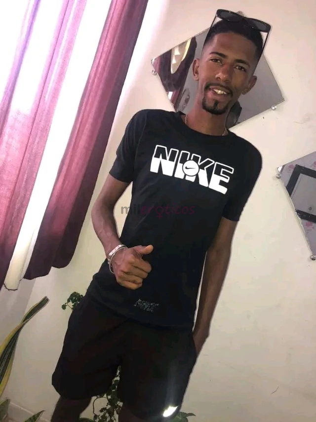 Satisfacao douglas 22 anos moreno alto cabelos preto atendo homens e casal tenho dot de 23 centimetros atendo na baixada centro do rio zona sul e zona...
