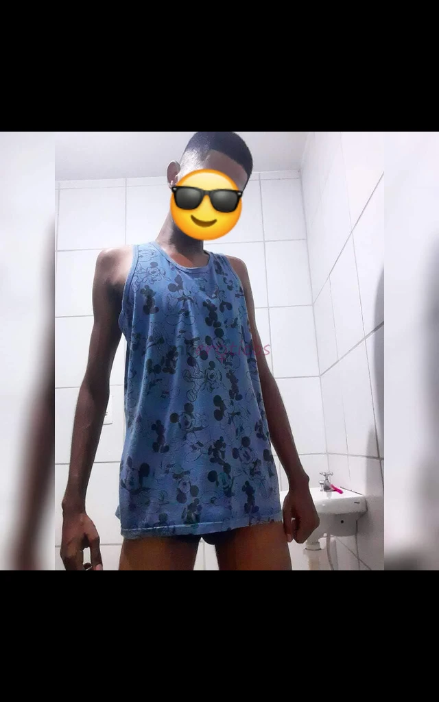 Satisfacao douglas 22 anos moreno alto cabelos preto atendo homens e casal tenho dot de 23 centimetros atendo na baixada centro do rio zona sul e zona...