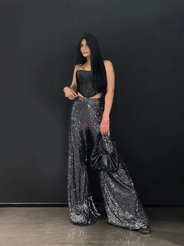 Ola amores me chamo isabela pela primeira vez na cidade sou super educada meiga carinhosa e super cheirosa haha perfeita companhia para pessoas de alt...