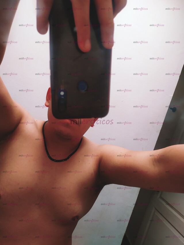 FOTOS DE JOVEN UNIVERSITARIO CALIENTE, COMPLACIENTE Y EDUCADO