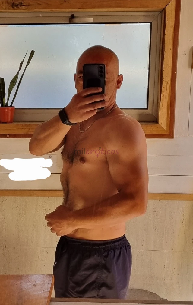 Soy un hombre realizo masajes y compania solo a mujeres en toda la zona lacustre disfruta sin preocuparse por horarios los masajes con aceites afrodis...