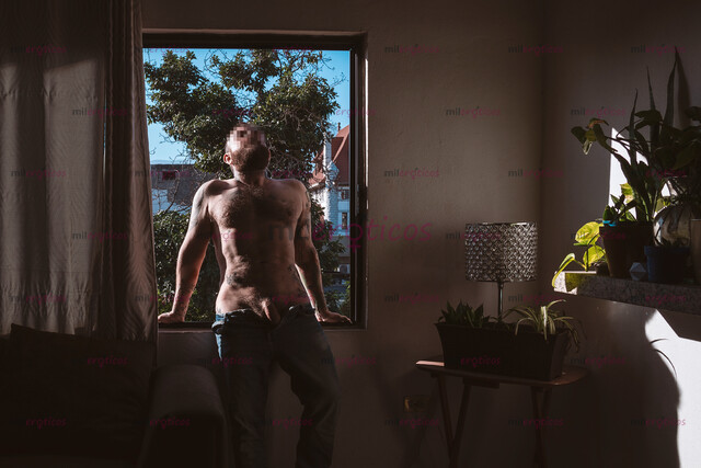 FOTOS DE HOMBRE MADURO GUAPO CON LUGAR CÉNTRICO Y DISCRETO