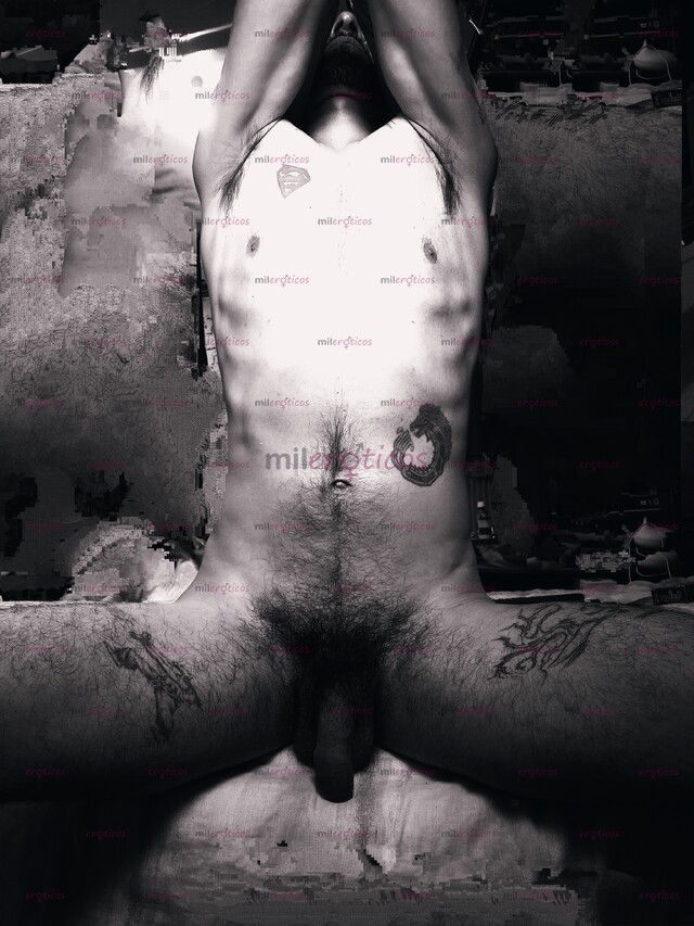 FOTOS DE MADURO BIEN DOTADO PARA HACERTE GOZAR, EN TU CASA U HOTEL