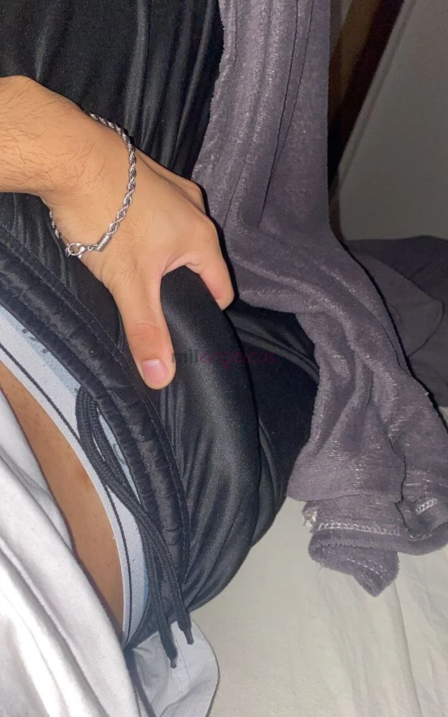 O garoto theus souza20 anos1 70 de altura68 kgbronzeadocom tatuagensbunda grandepes 39pau macio 19 cm o encontro o sexo carinho beijo a conversa tudo...