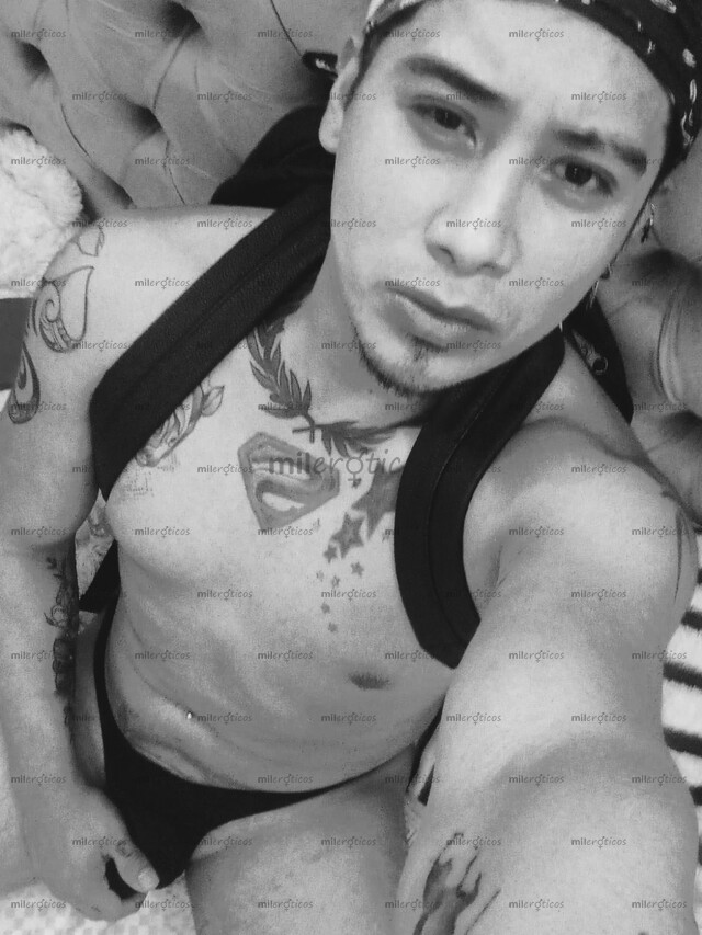 FOTOS DE CHICO GUAPO TATUADO EDUCADO CON UNA VERGA GRUESA LECHOSA Y DURA PARA TI