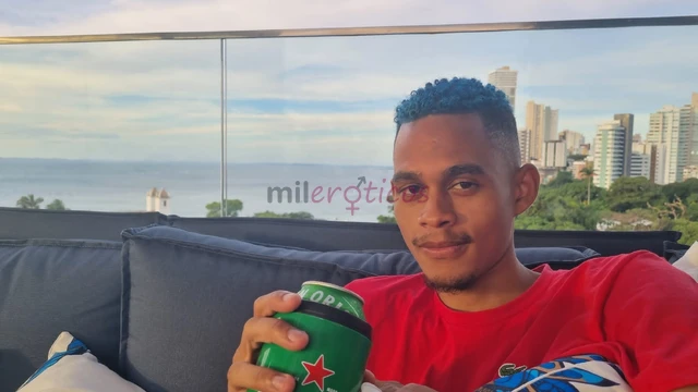 Ta afim de uma curticao com um novinho ativo voce acabou de encontrar me chamo lucas tenho 19 anos 20 cm de dote e sou muito safado carinhoso e estou...