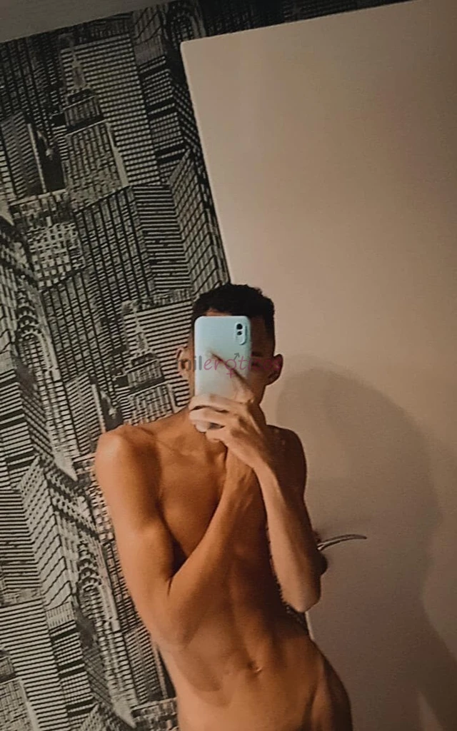 Ta afim de uma curticao com um novinho ativo voce acabou de encontrar me chamo lucas tenho 19 anos 20 cm de dote e sou muito safado carinhoso e estou...