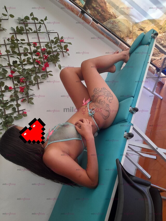 FOTOS DE FERLLY MONA ARDIENTE CON OJOS CLAROS DE 18 AÑOS