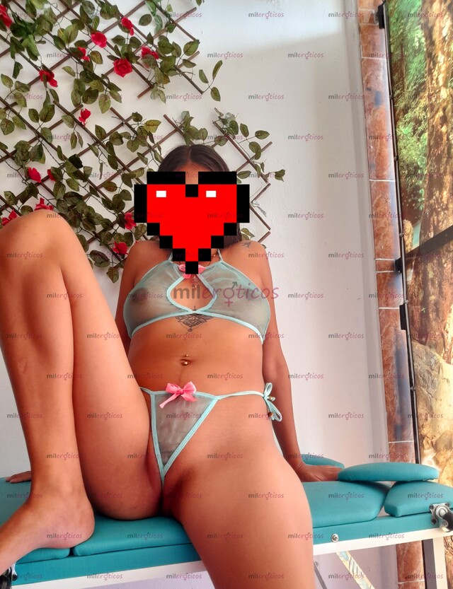 FOTOS DE FERLLY MONA ARDIENTE CON OJOS CLAROS DE 18 AÑOS