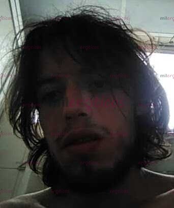 FOTOS DE HOMBRE EXTRANJERO COMPLACIENTE E HIGIENICO